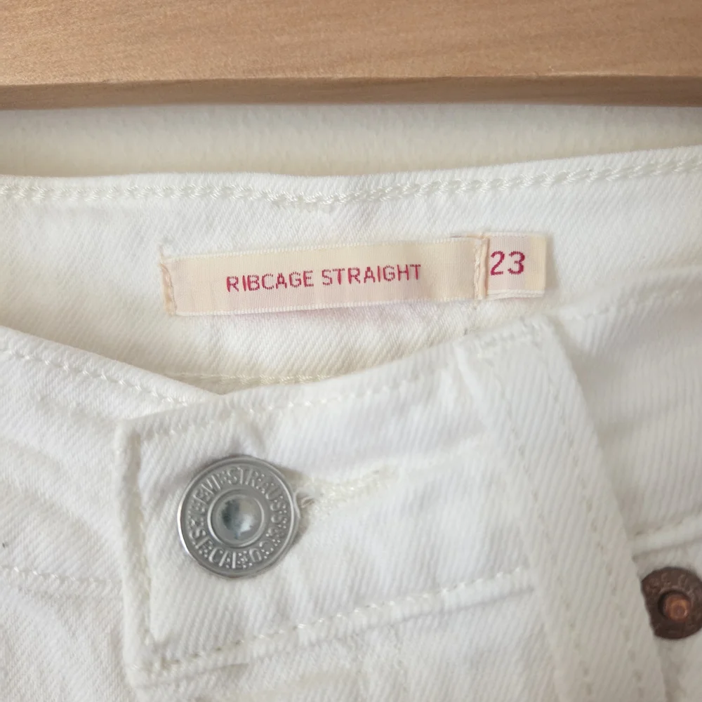 lEVI'S White Jeans - Picture 4 of 13